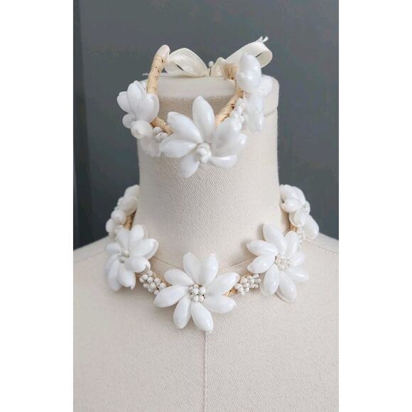 Cowry Shell White Bubble Necklace and Bracelet Set On Natural Raffia Wedding - Picture 1 of 7